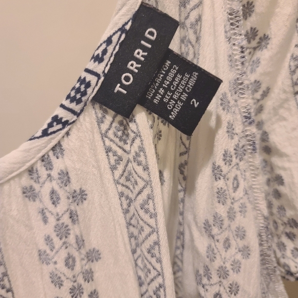 Torrid blue and white top - Picture 4 of 4